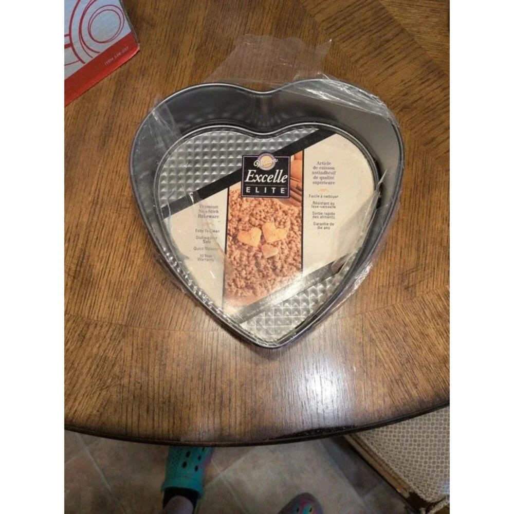 Wilton Excelle Elite Heart Springform Pan non stick bakeware